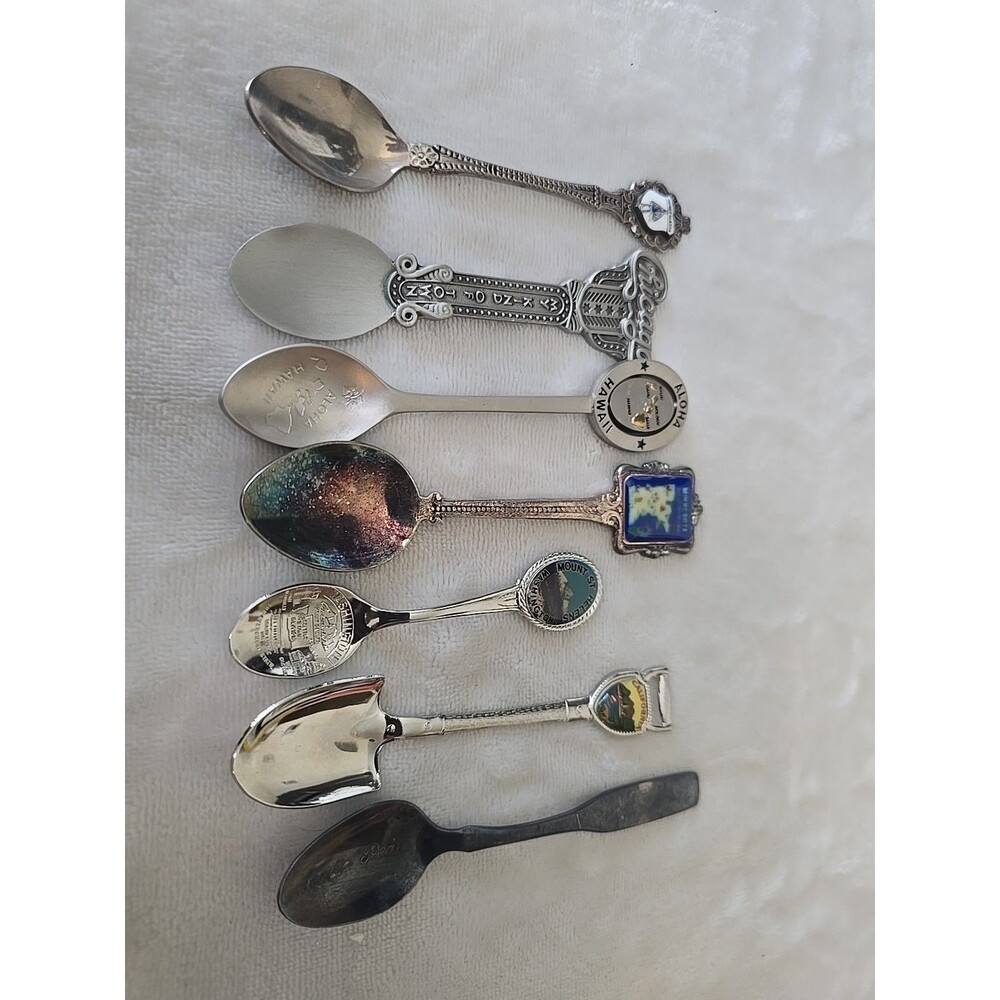 Lot Of 7 Souvenier State, City, And Landmark Spoons